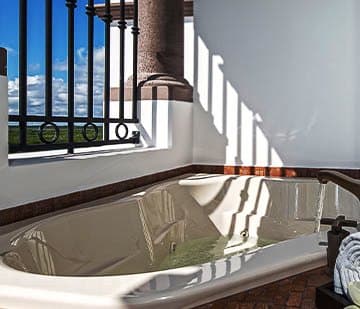 Balcony with Jacuzzi in Riviera Cancun